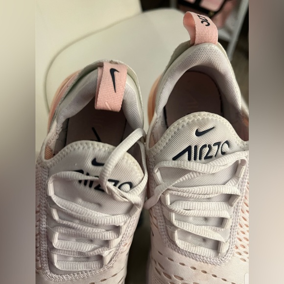 Women’s Nike Air Max 270 - Picture 4 of 7